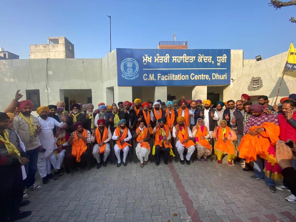 Chief Ministers OSD Sukhvir Singh Chairman Dalvir Singh Dhillon and Rajwant Singh Ghulli felicitated the winning candidates of Dhuri constituency